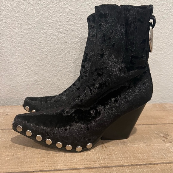 Jeffrey Campbell Walton Black Crushed Velvet Bootie Studded Size 5  NWOT - Picture 1 of 9